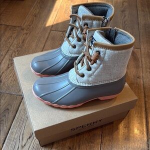 New in box Sperry Saltwater Boot girls size 1